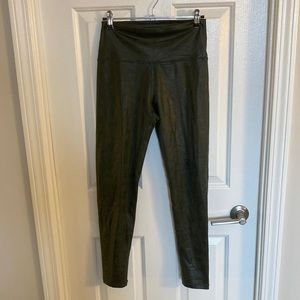 OFFLINE by Aerie the Hugger high waisted crackle legging, green, size M